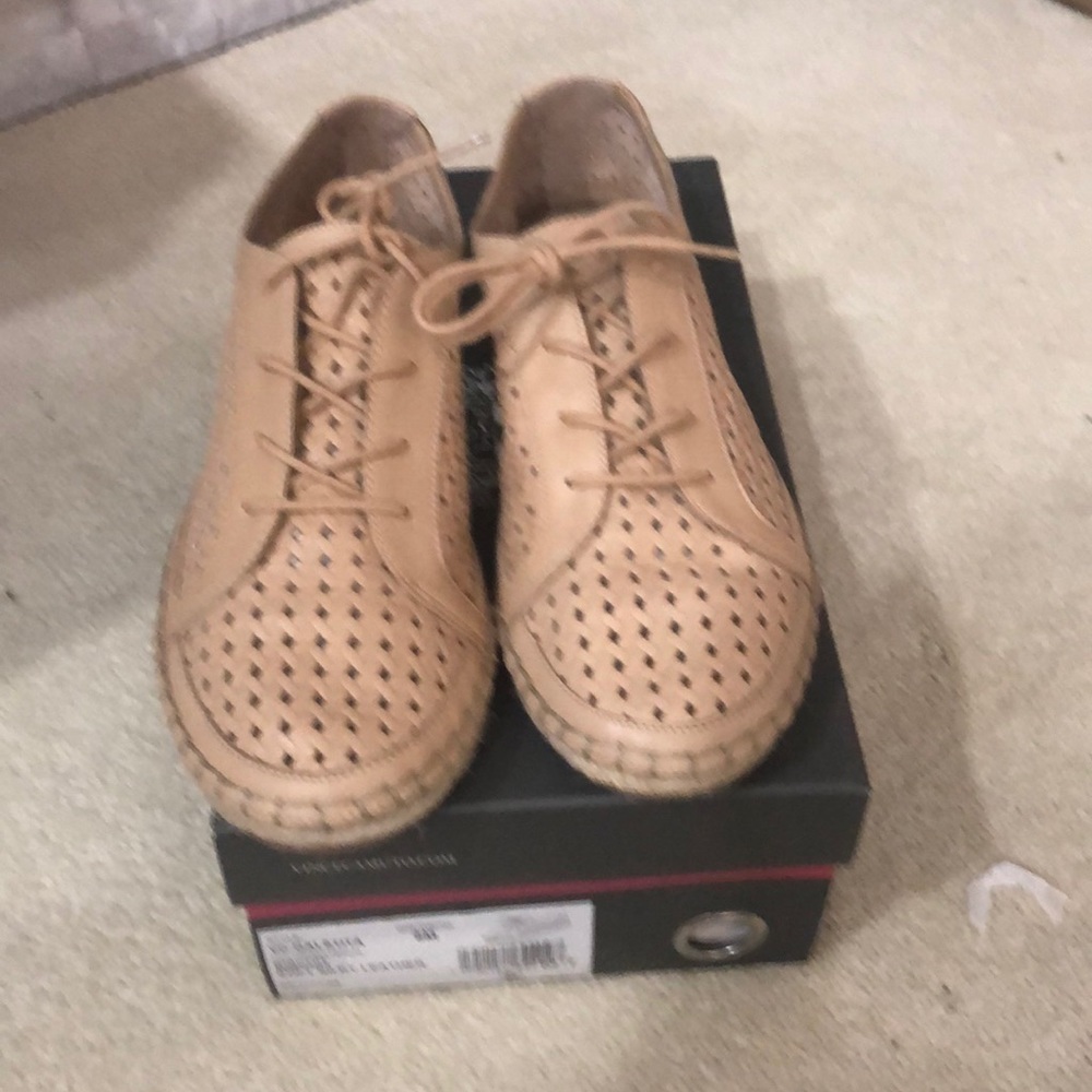 Vince Camuto espadrilles sneakers